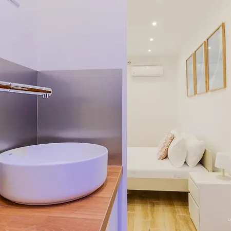 Iris & Studio In Chanioti, 150m To Beach
