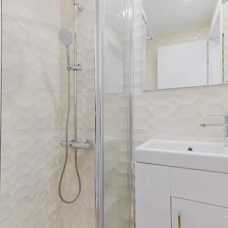 Iris & Studio In Chanioti, 150m To Beach *