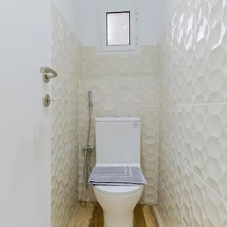 Iris & Studio In Chanioti, 150m To Beach هانيوتي