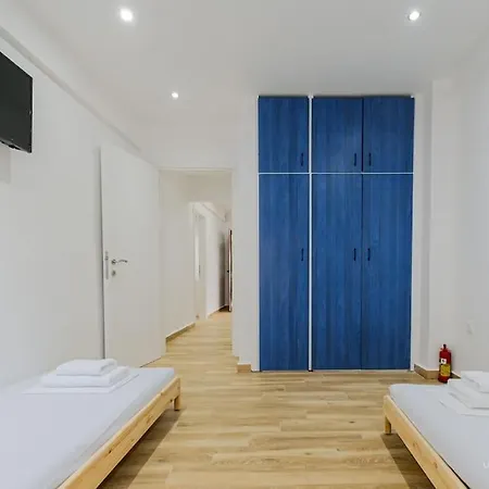 Iris & Studio In Chanioti, 150m To Beach