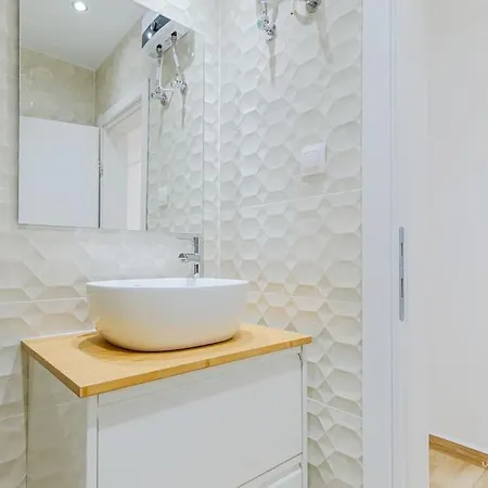 Iris & Studio In Chanioti, 150m To Beach *