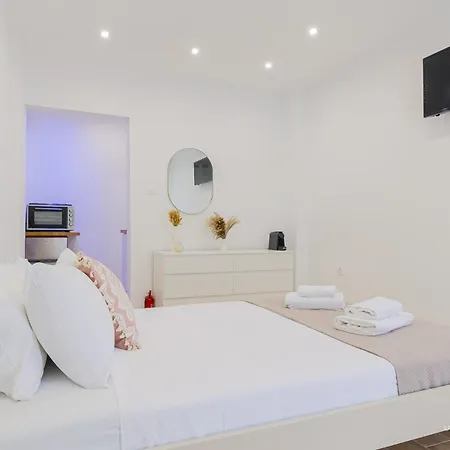 Iris & Studio In Chanioti, 150m To Beach *