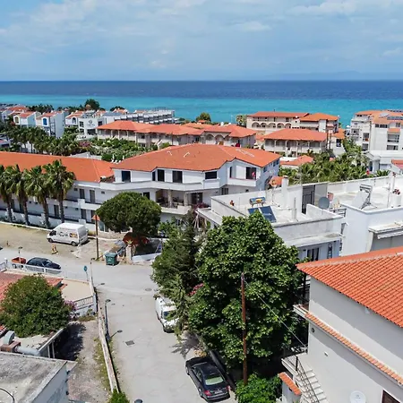 Iris & Studio In Chanioti, 150m To Beach *