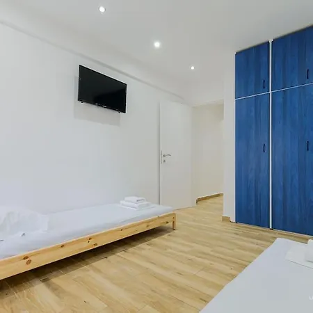Iris & Studio In Chanioti, 150m To Beach Apartamento