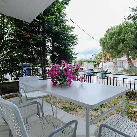 Iris & Studio In Chanioti, 150m To Beach Daire Chaniotis